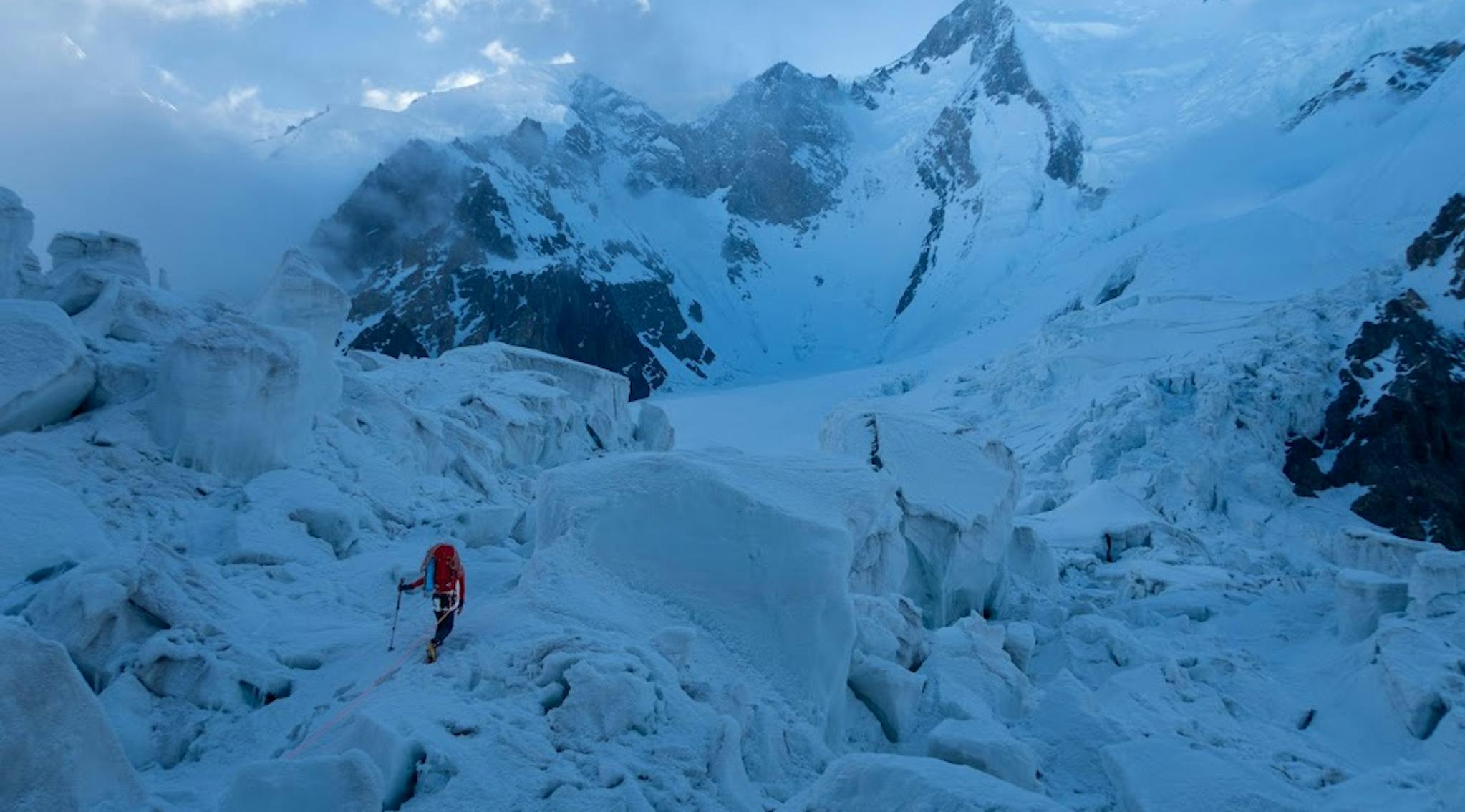Hình minh họa 4: Lần đầu chinh phục sườn Tây Gasherbrum 3