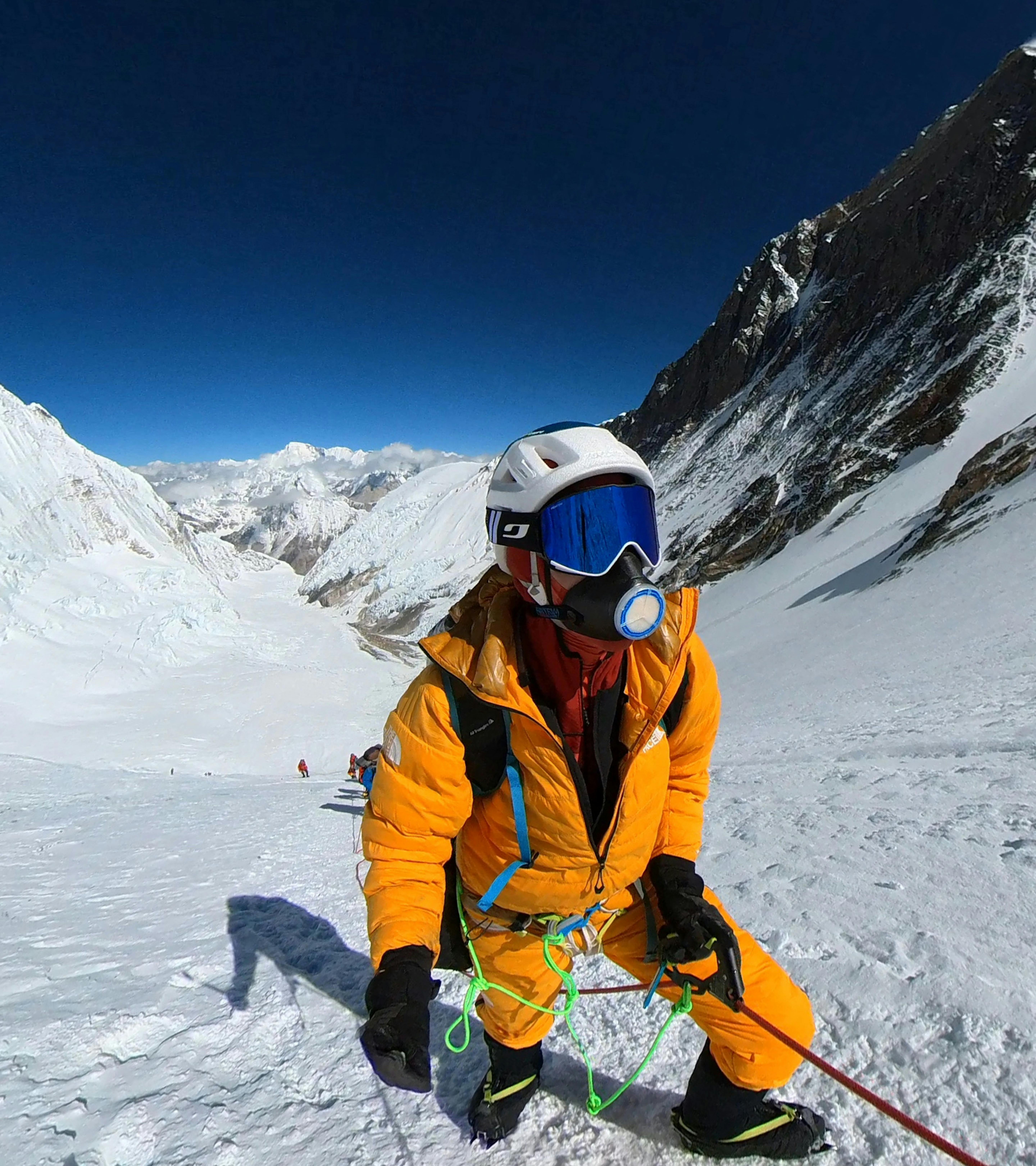 một phi thường leo lên: Everest mà không oxygen cho David Goettler